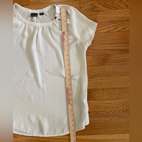Covington short sleeve blouse Women’s Medium Cream- 2 Minor Spots Shown in pics - Picture 7 of 7